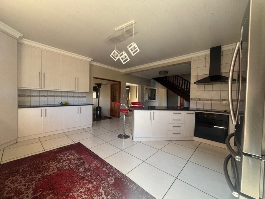 4 Bedroom Property for Sale in Langenhovenpark Free State